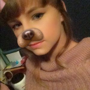 Meet your Posher, Demi